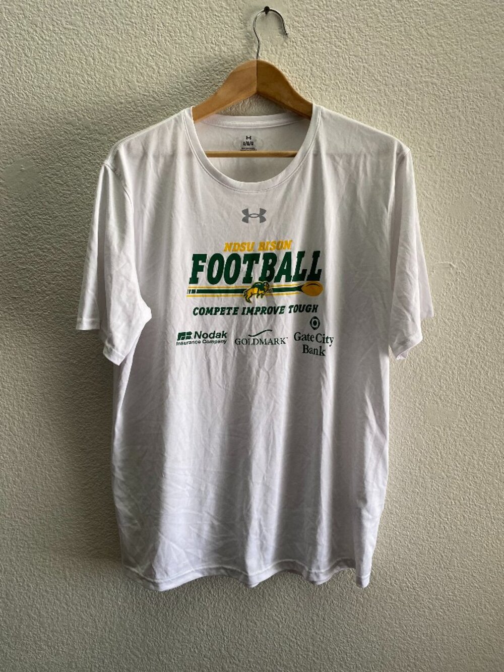 NDSU Bison Football North Dakota State University Under Armour T-Shirt Large